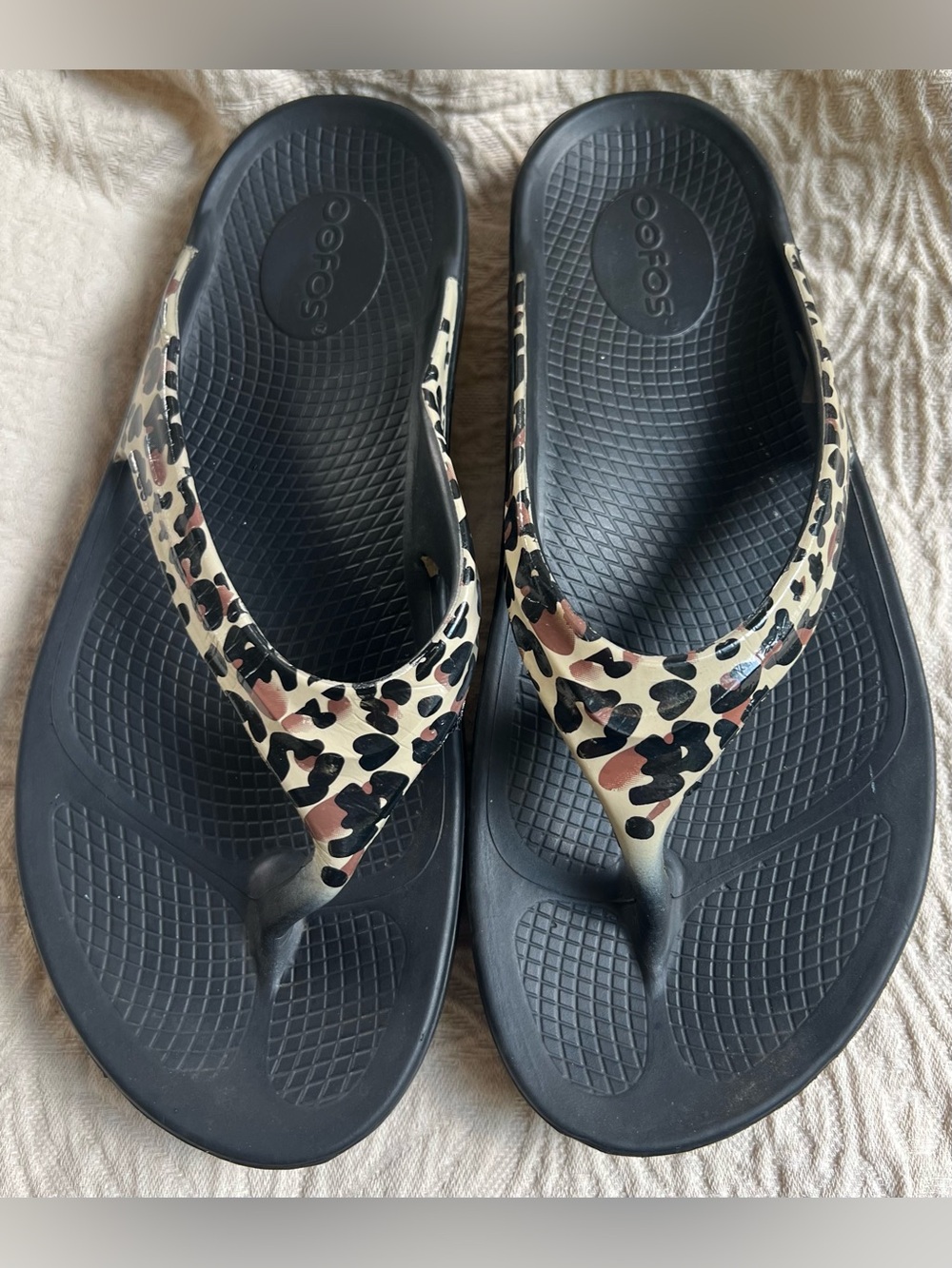 OOFOS OOLala Recovery Leopard Thong Flip Flop Sandals 40/9